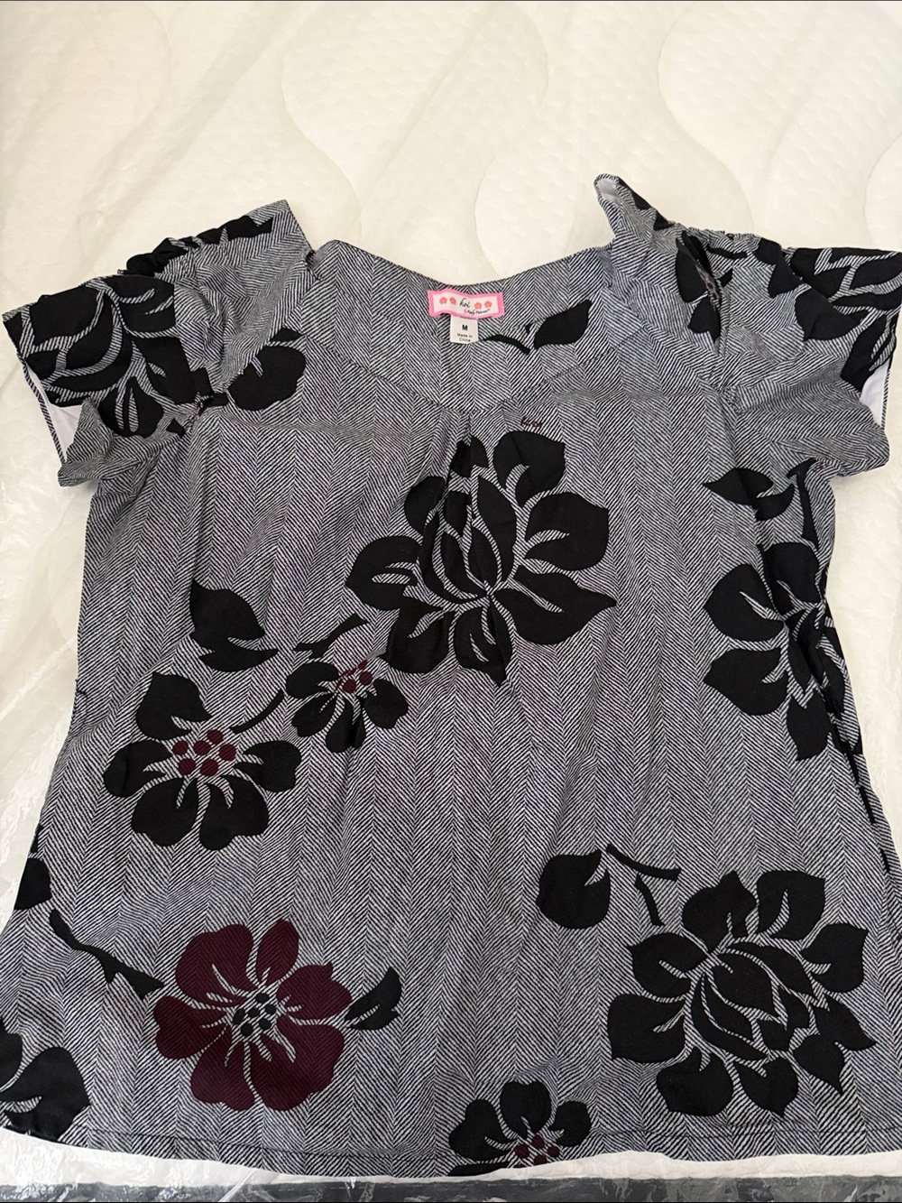koi Women's Floral Short-Sleeve Top - Black & Burgundy on Gray